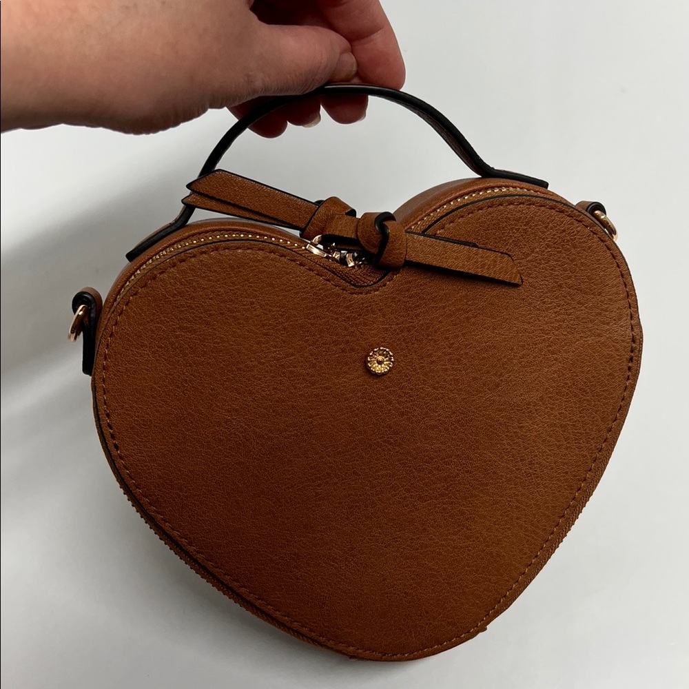 ♥️ Laura Conrad Heart-Shaped Brown PU Leather Small Crossbody Purse - Picture 7 of 8